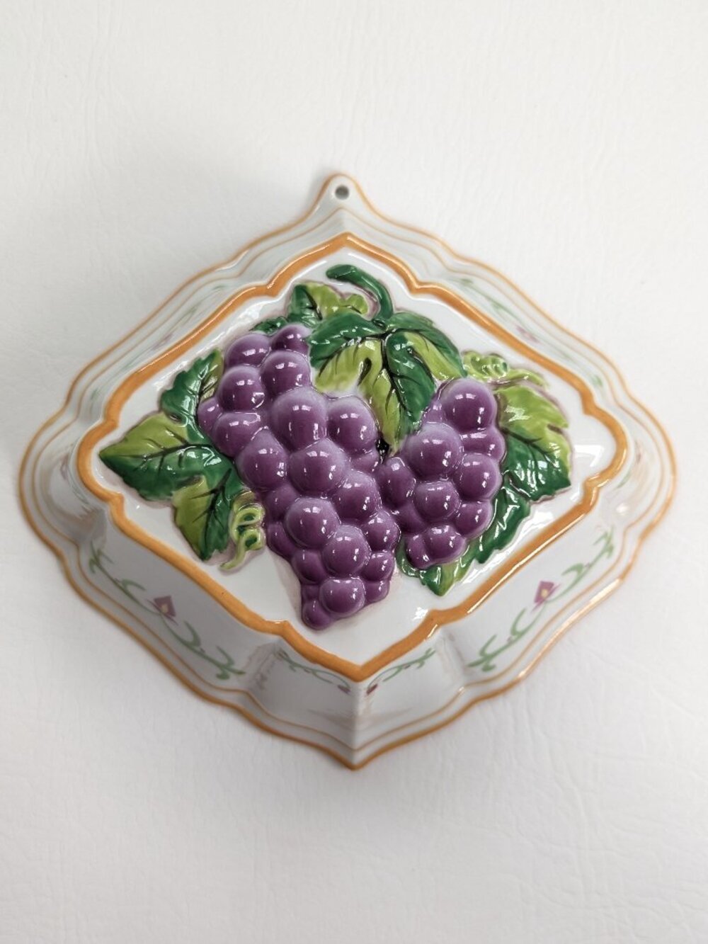 Le Cordon Bleu Franklin Mint Ceramic Grape Jello Mold